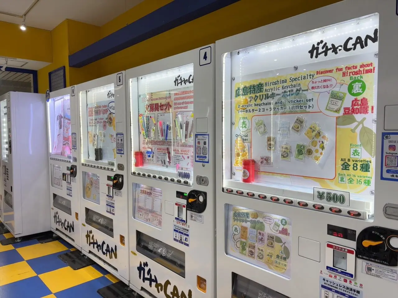 紙屋町シャレオ西通りにある自販機BASEの外観