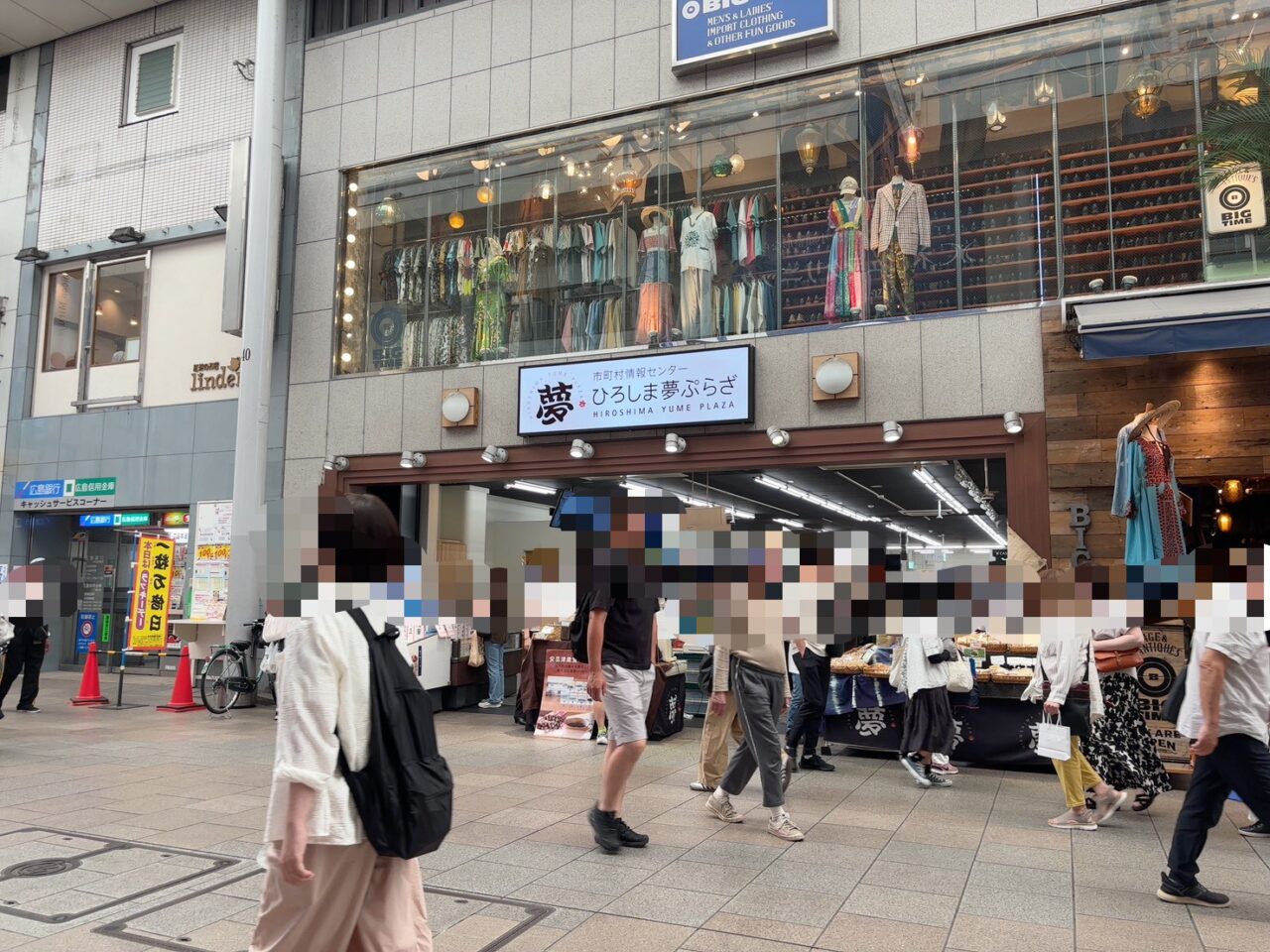 本通りのマルタカビル跡地に掲示されたバーミヤン広島本通店オープン告知看板