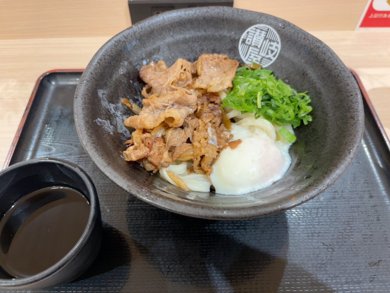 アルパーク西棟フードコートの讃岐屋で提供されるかけかつ丼セット