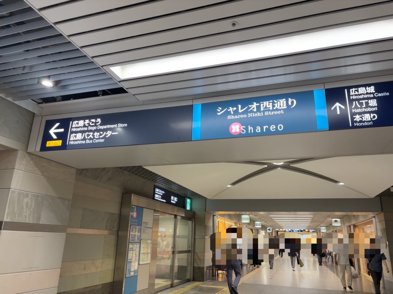 シャレオ西通りに掲示された総合買取店バイセルの2026年6月26日オープン告知ポスター