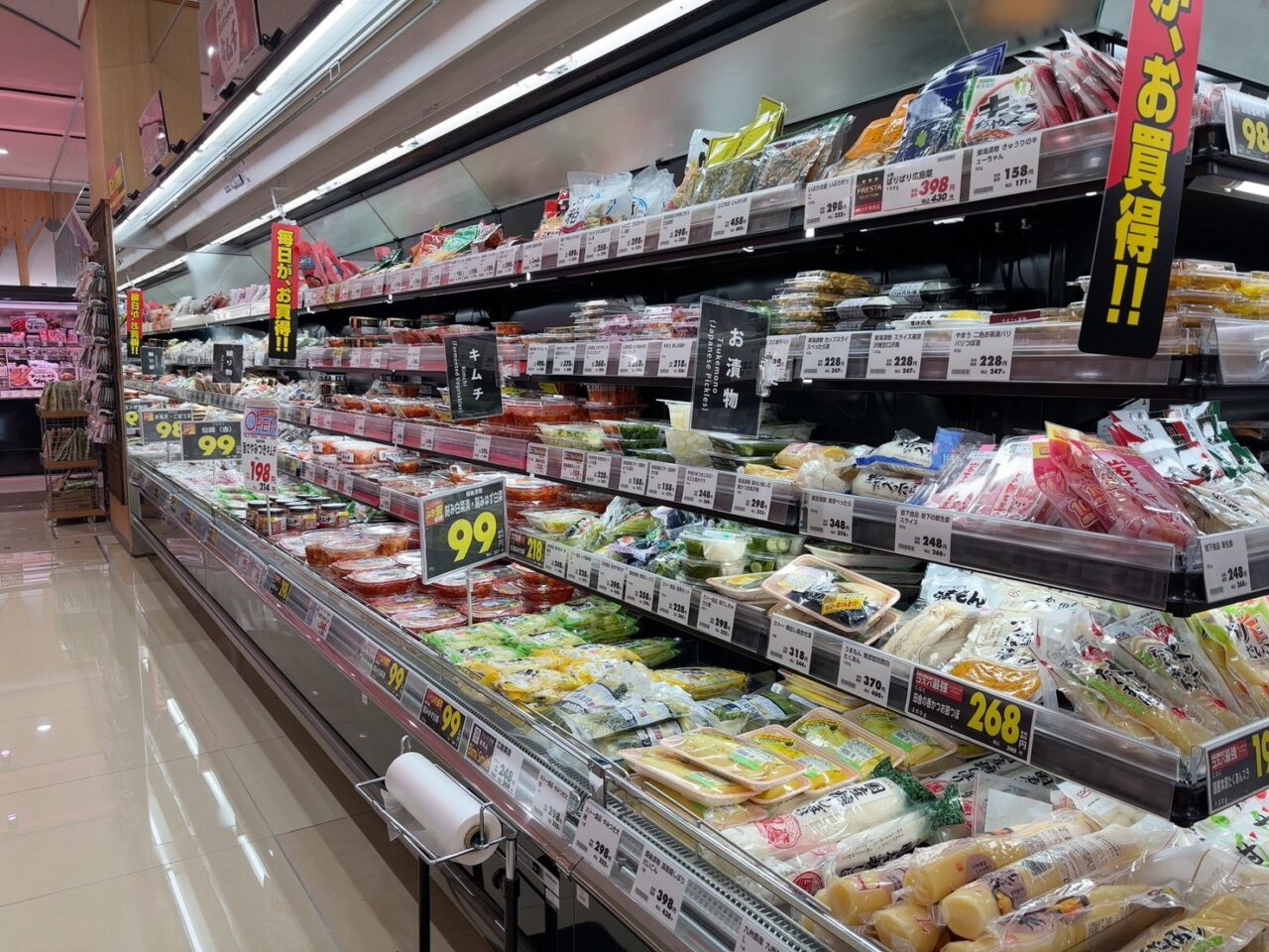 リニューアルオープンしたフレスタ波出石店の店内
