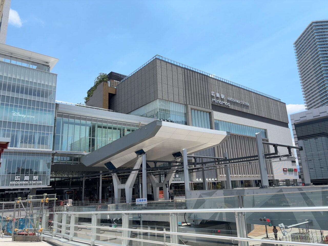広島駅南口の旧バスターミナル・路面電車乗り場跡で進む再整備工事の様子