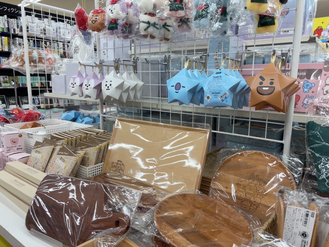 アルパーク北棟のフタバ図書TSUTAYAアルティで開催されているBT21期間限定ショップのグッズ売り場