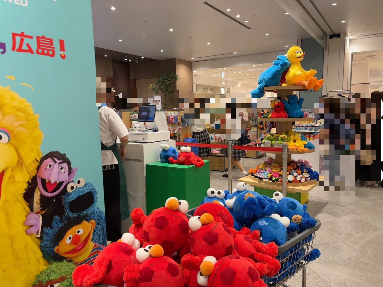 ミナモア2階で開催中の「SESAME STREET MARKET SPECIAL POP UP STORE」会場の様子