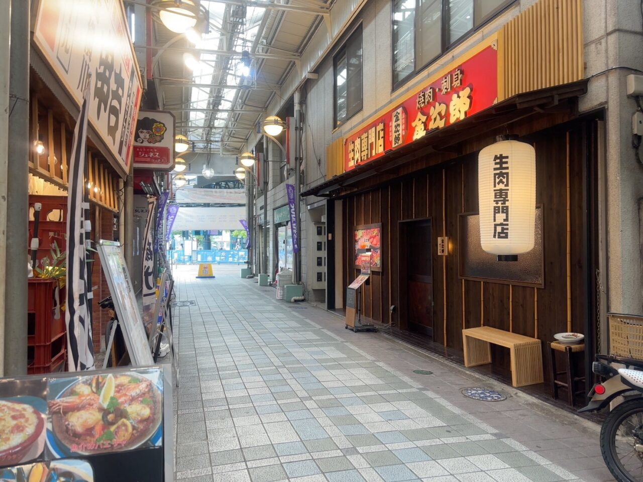 横川くろすろーどにある生肉専門店 焼肉 金次郎 横川分店の外観