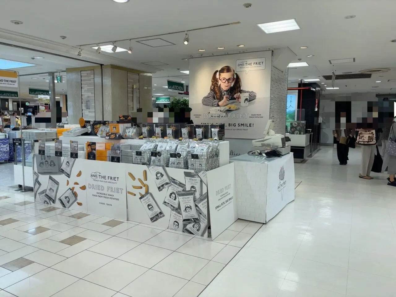     福屋八丁堀本店の地下1階特設会場で販売されているAND THE FRIET