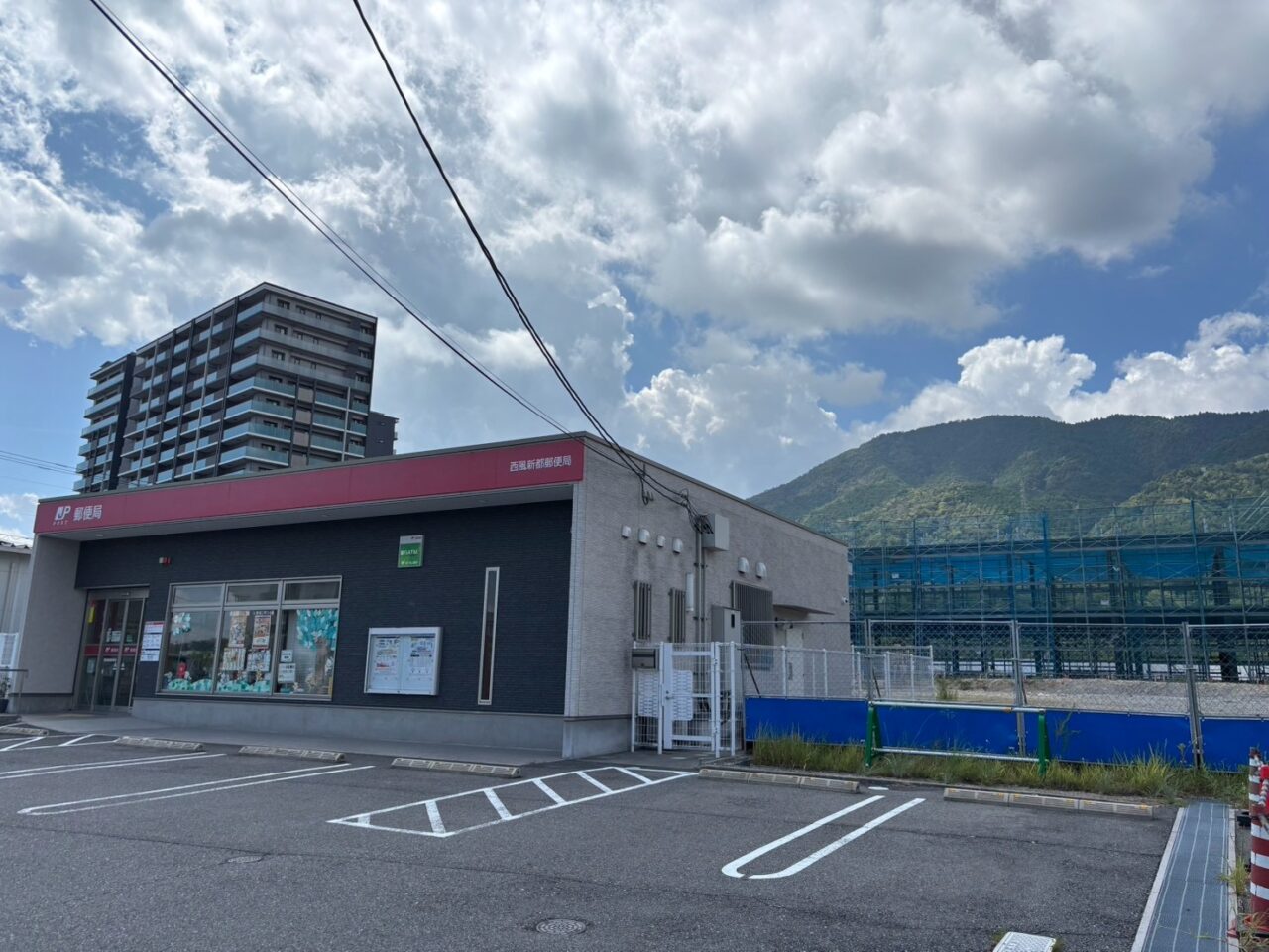 フレスポ西風新都近くで進む工事と建物の骨組み