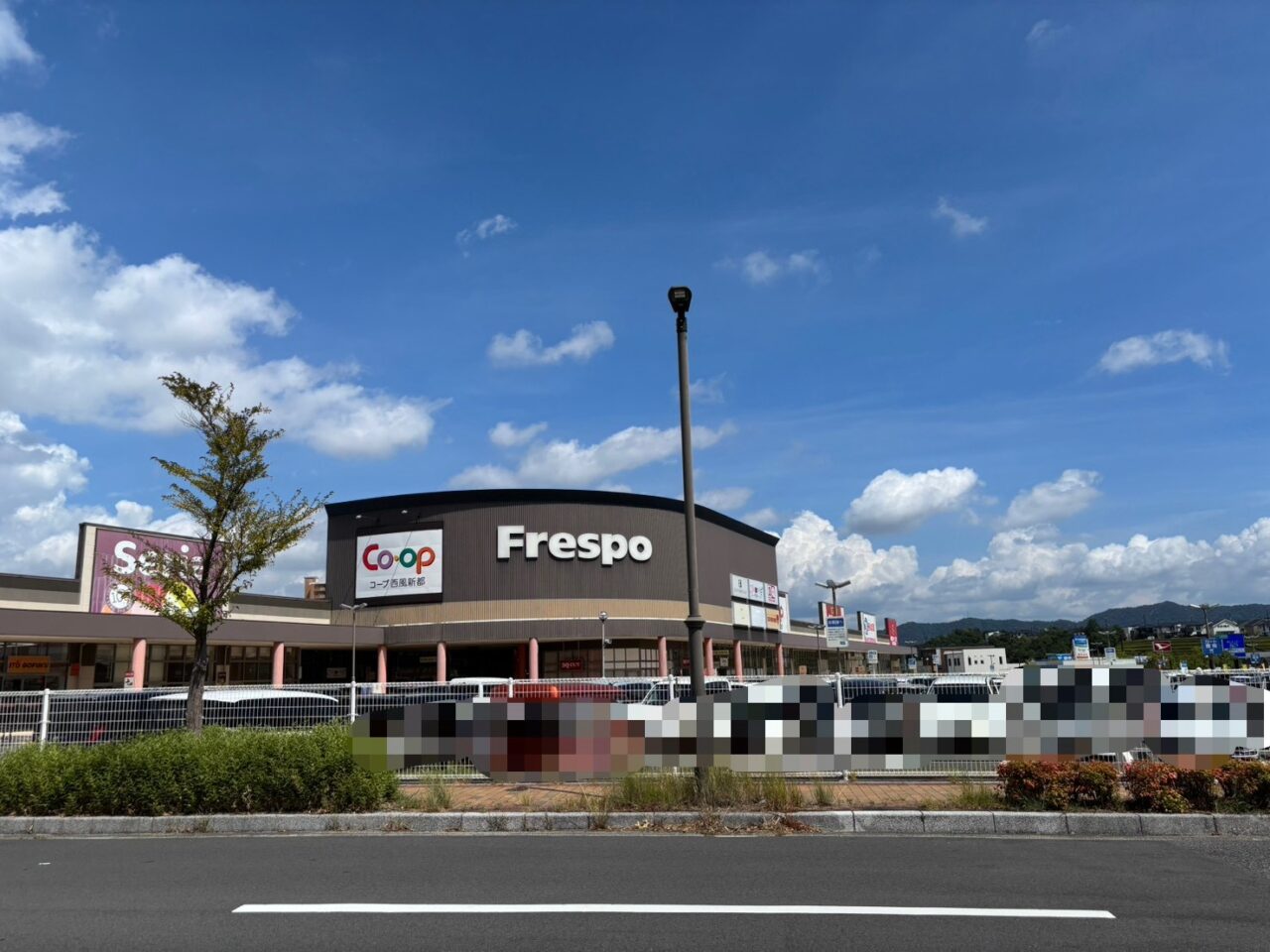 フレスポ西風新都近くで進む工事と建物の骨組み