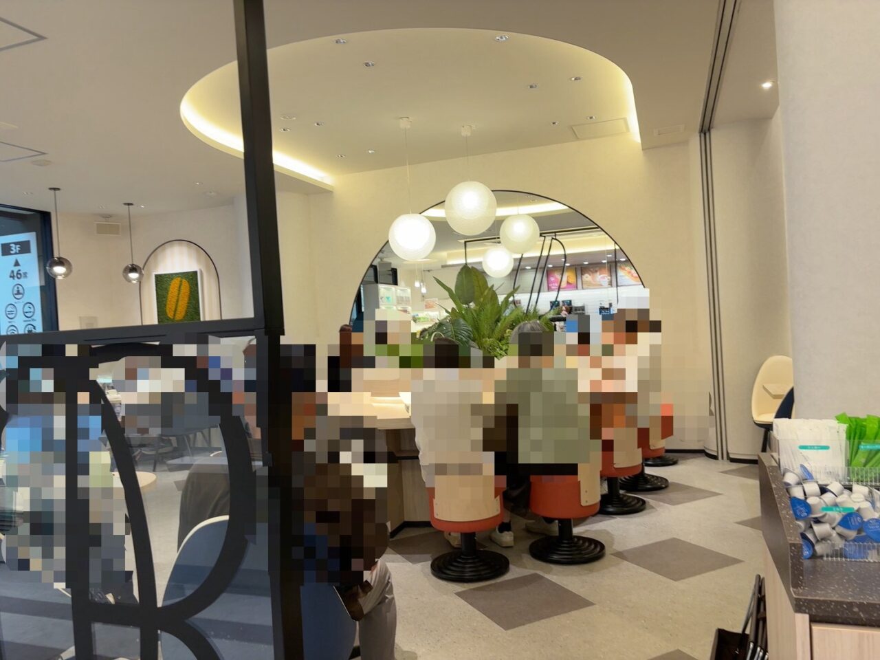 広島市中区本通りにあるドトールコーヒーショップの店内の様子