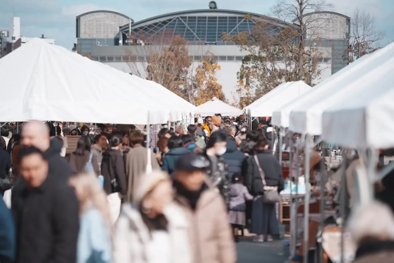 ひろしまゲートパークで10月23日から25日まで開催される海辺のカモメ市2026秋のマーケットイベント会場イメージ